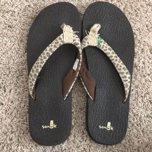 Sanuks flip flops